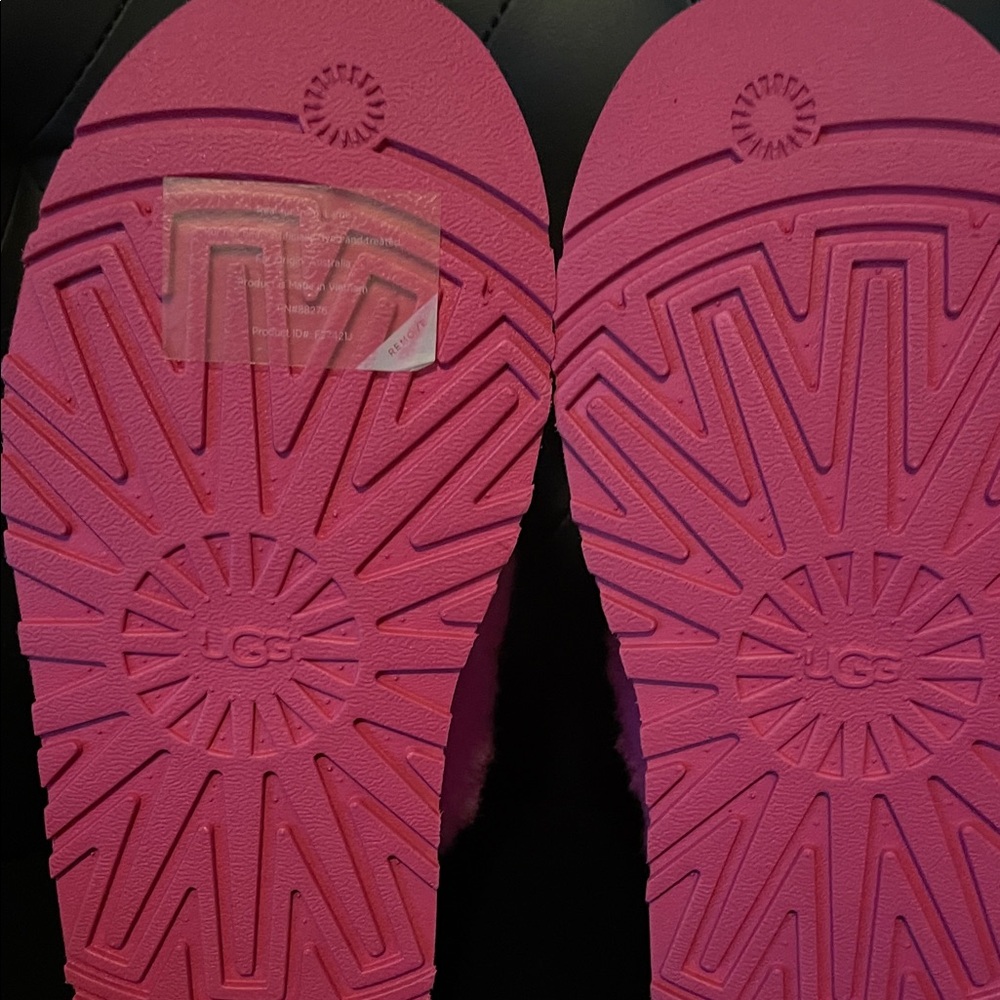 UGG Vibrant Pink Slippers with Heart Accent. Brand New‼️ Without Box - Picture 6 of 15
